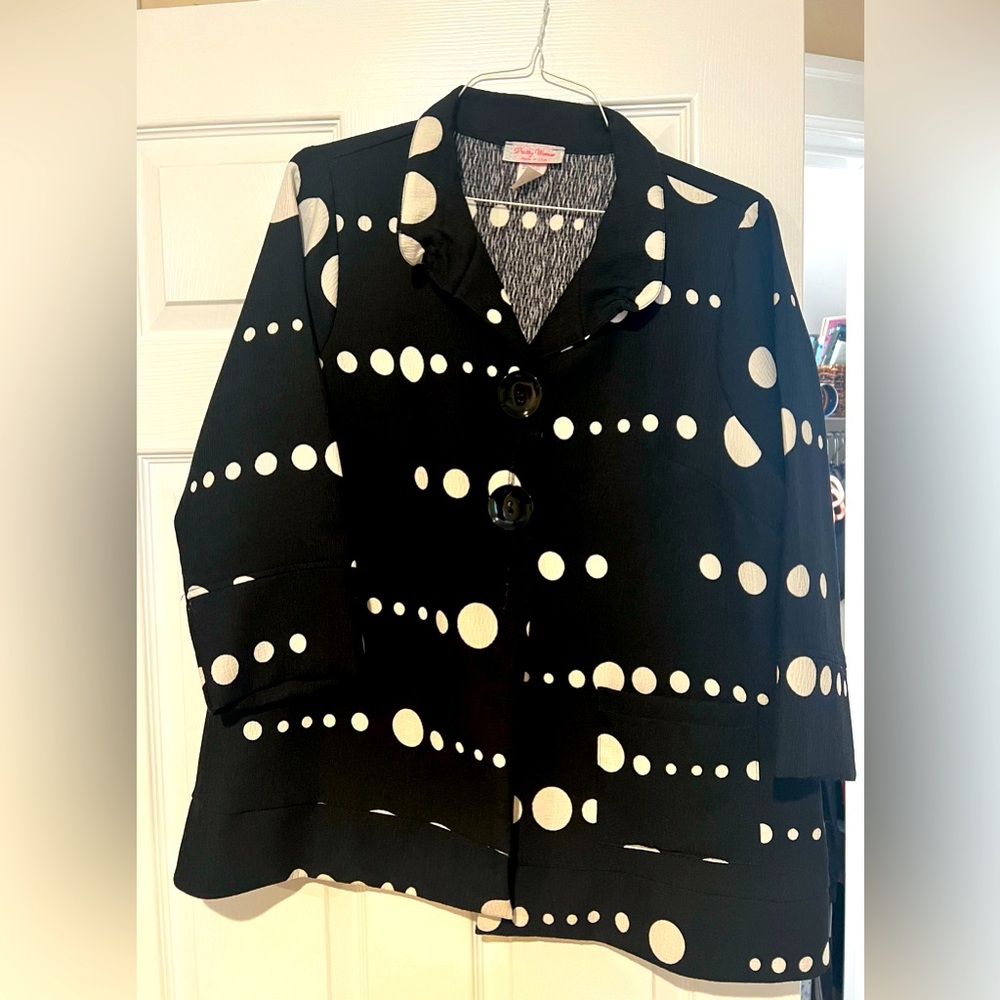 Lightweight black and white jacket